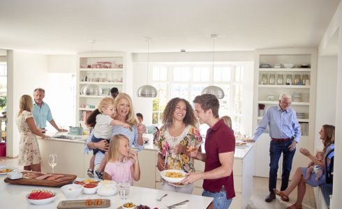 How to Host a Memorable Housewarming Party